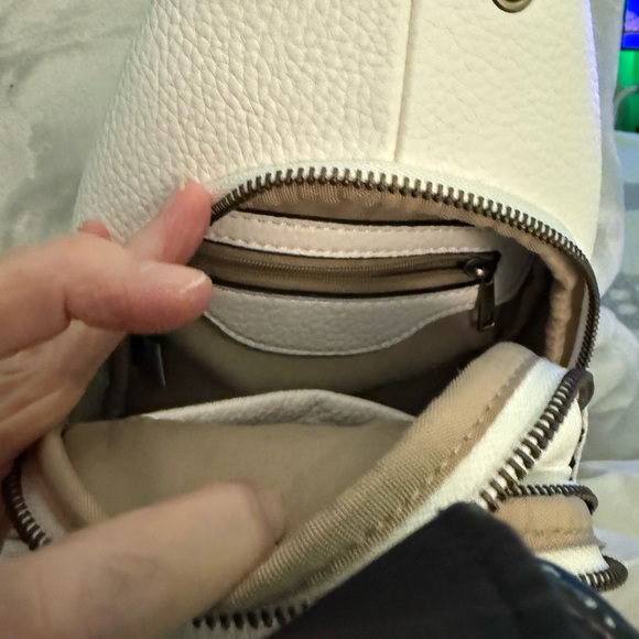 White Leather Crossbody Bag - Picture 4 of 4